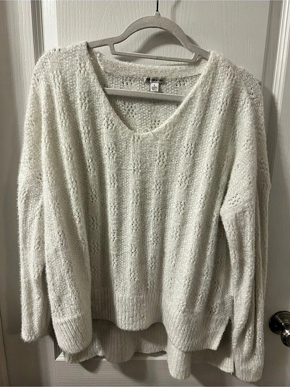 Versona Knit Sweater in White Size Large Like New
